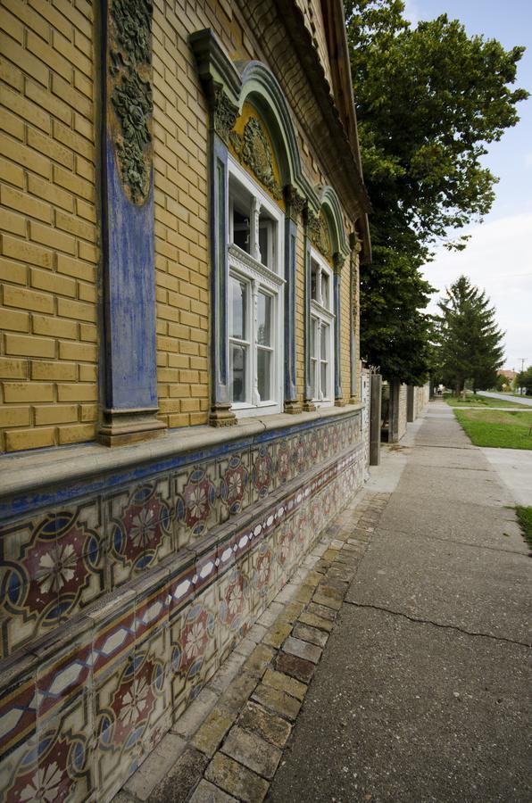 Ethno&Coffee House Tulip Bed & Breakfast Glozan Exterior foto