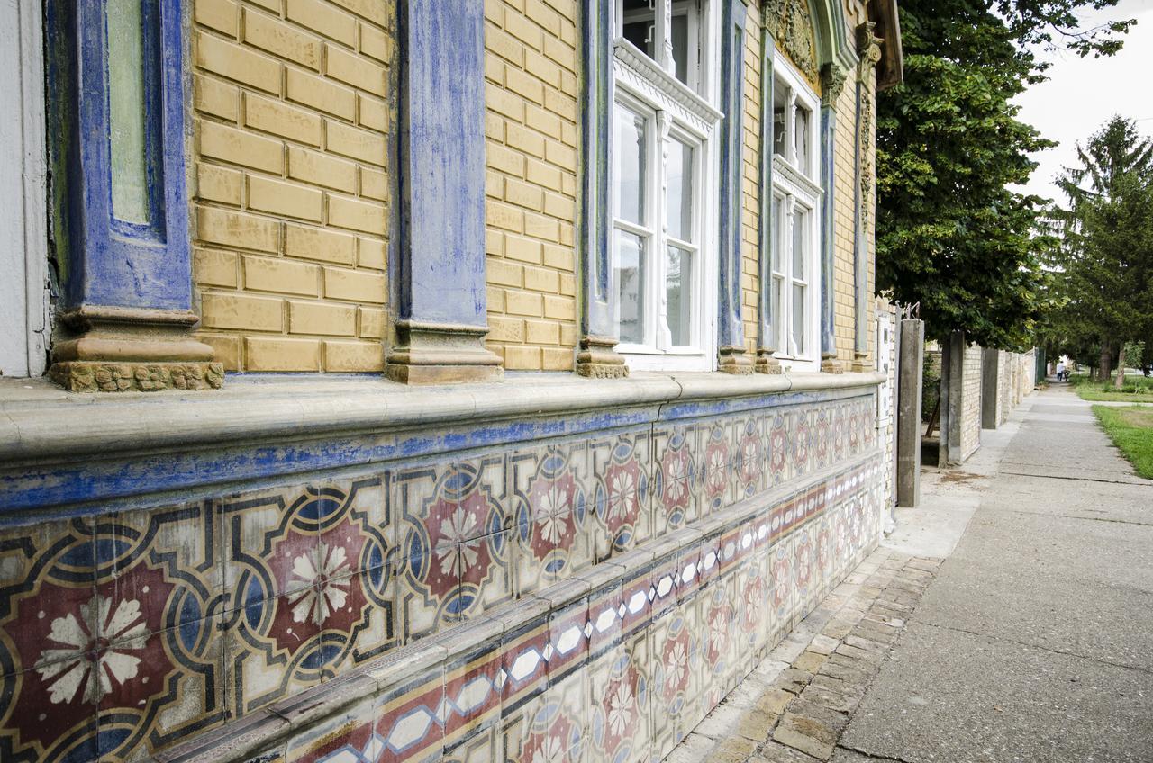 Ethno&Coffee House Tulip Bed & Breakfast Glozan Exterior foto